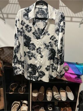 Fashion Nova Black & White Floral Button-Down Blouse